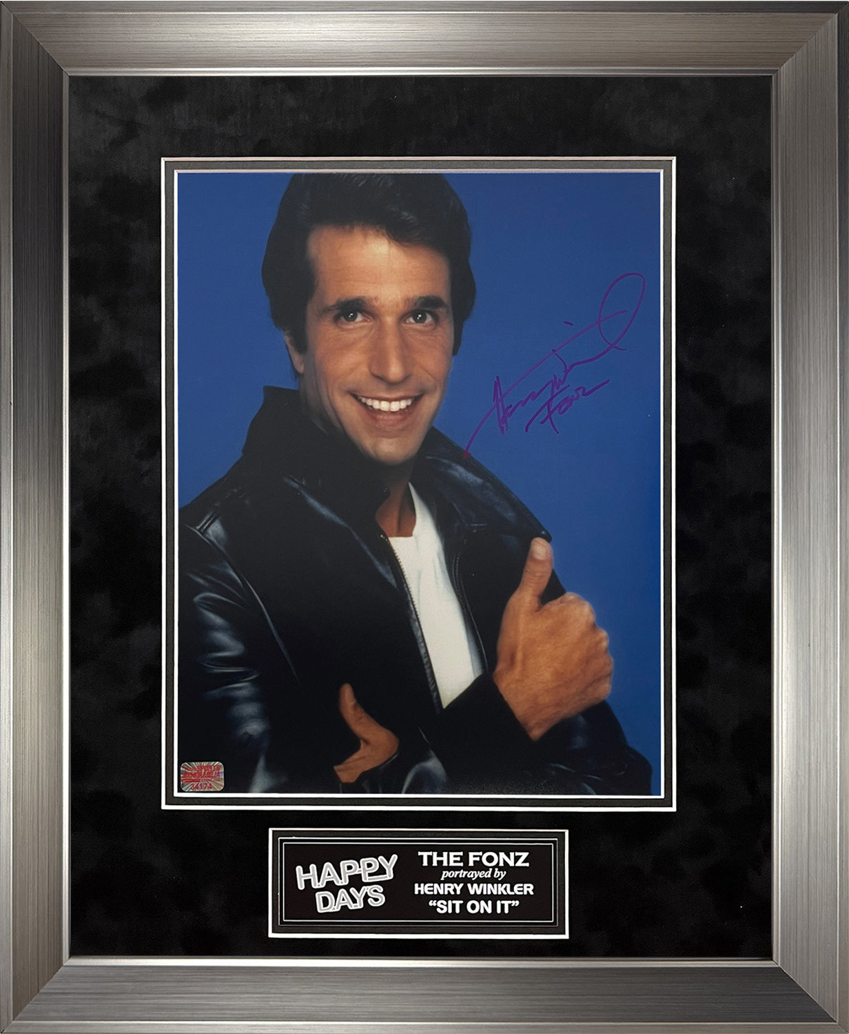 Henry Winkler Autograph Photo Thumbs Up with Fonz Inscription 16x20