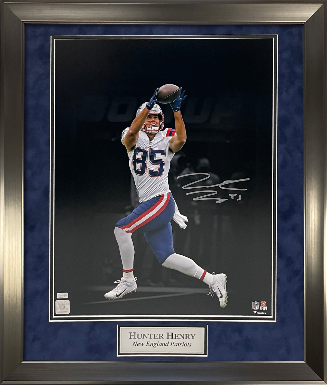 Hunter Henry Autograph Photo Catch Spotlight 23x27 New England Picture Authentication