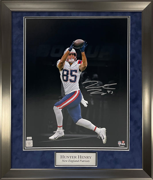Hunter Henry Autograph Photo Catch Spotlight 23x27 New England Picture Authentication