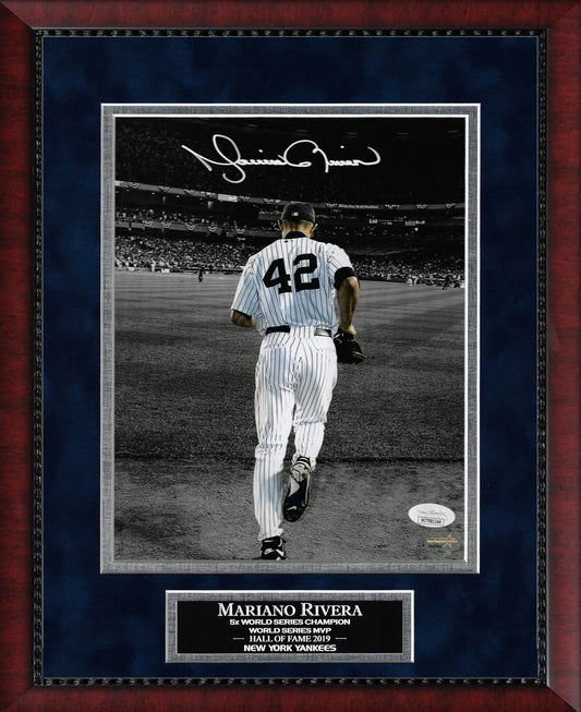 Mariano Rivera Autograph Photo Run On To Field Spotlight 11x14