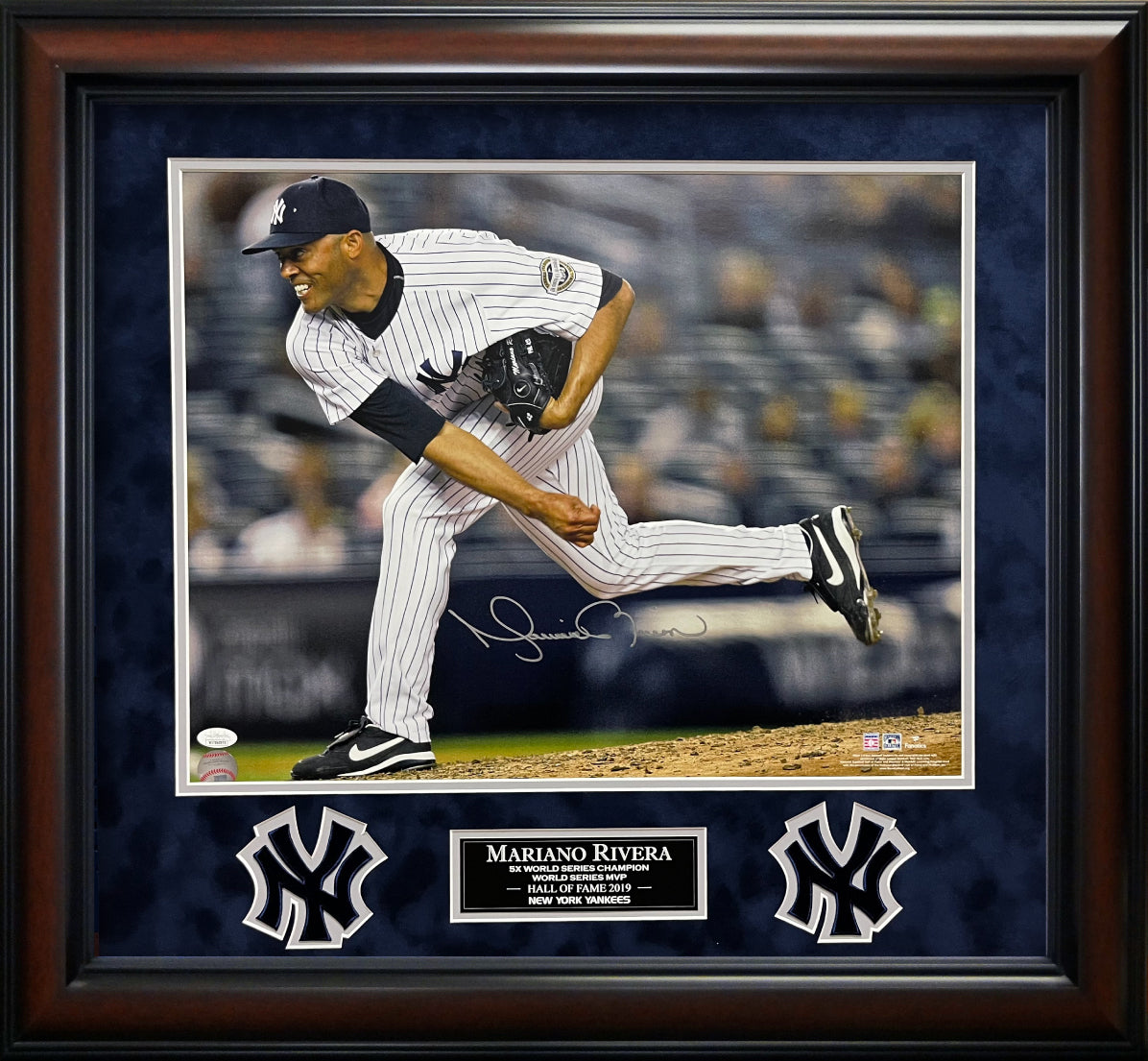 Mariano Rivera Autograph Photo Pitch 25x27 JSA Authentication