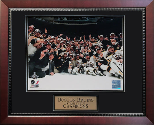 Boston Bruins Team Photo Stanley Cup 2011 Team on the ice 16x20