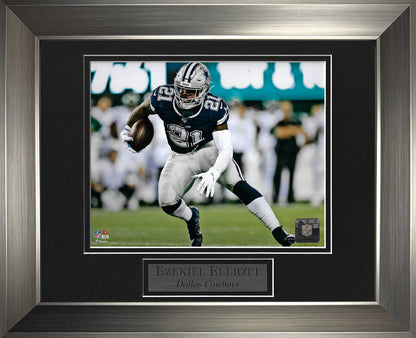 Ezekiel Elliott Photo Run 11x14