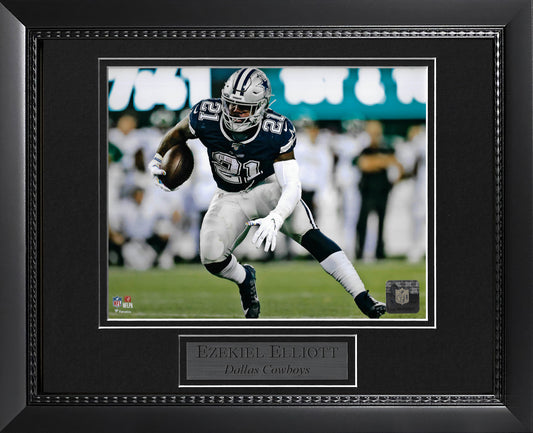 Ezekiel Elliott Photo Run 11x14