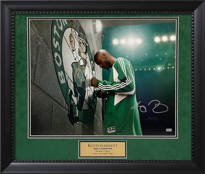 Kevin Garnett Autograph Photo Head Against Wall 20x24