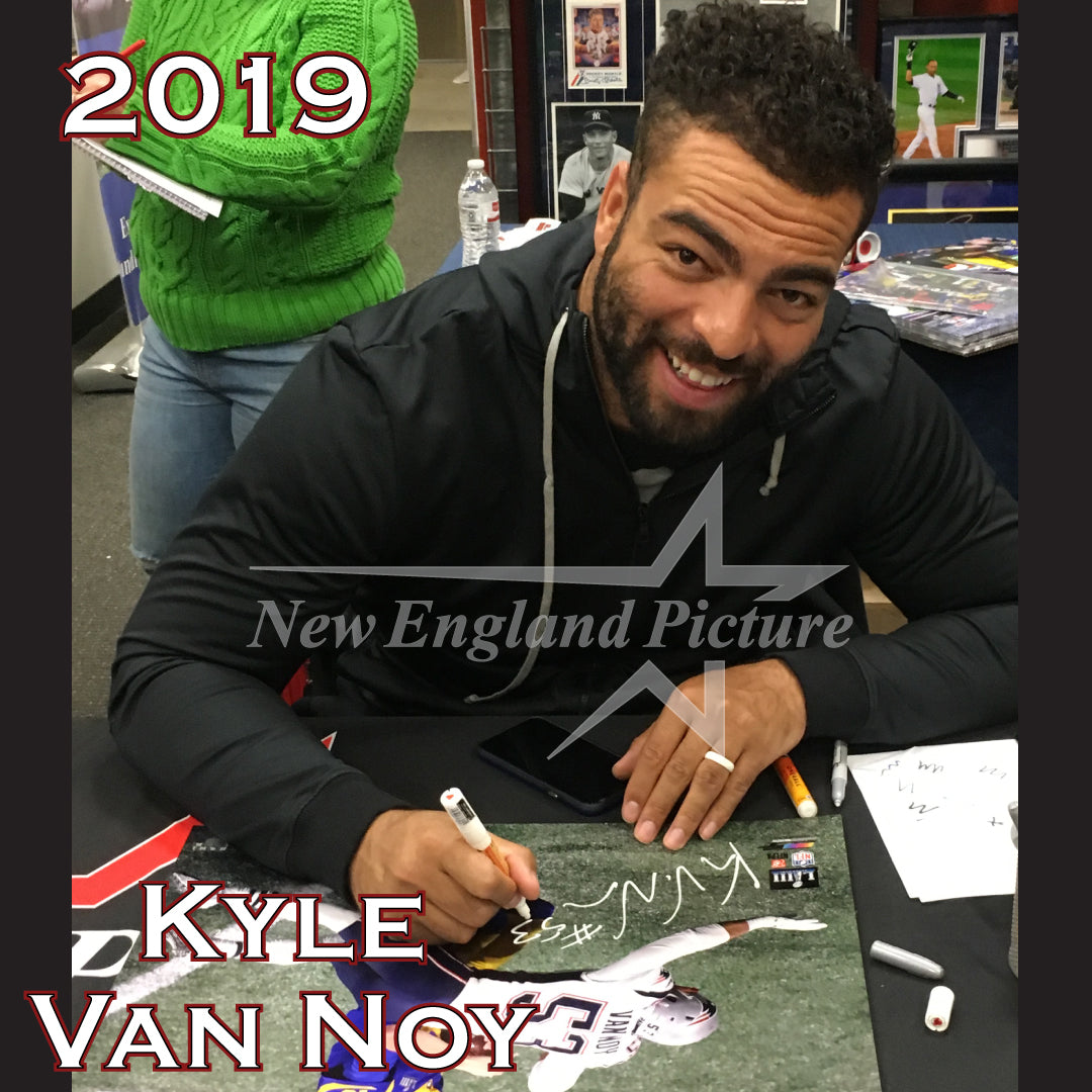 Kyle VanNoy Signing