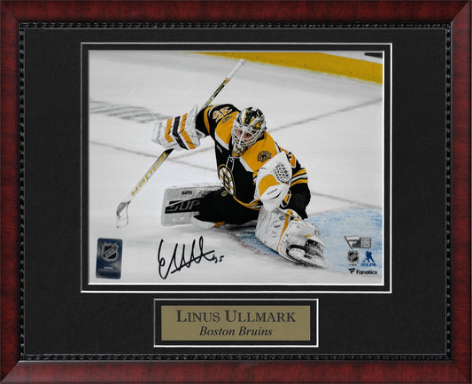 Linus Ullmark Autograph Photo Save 11x14