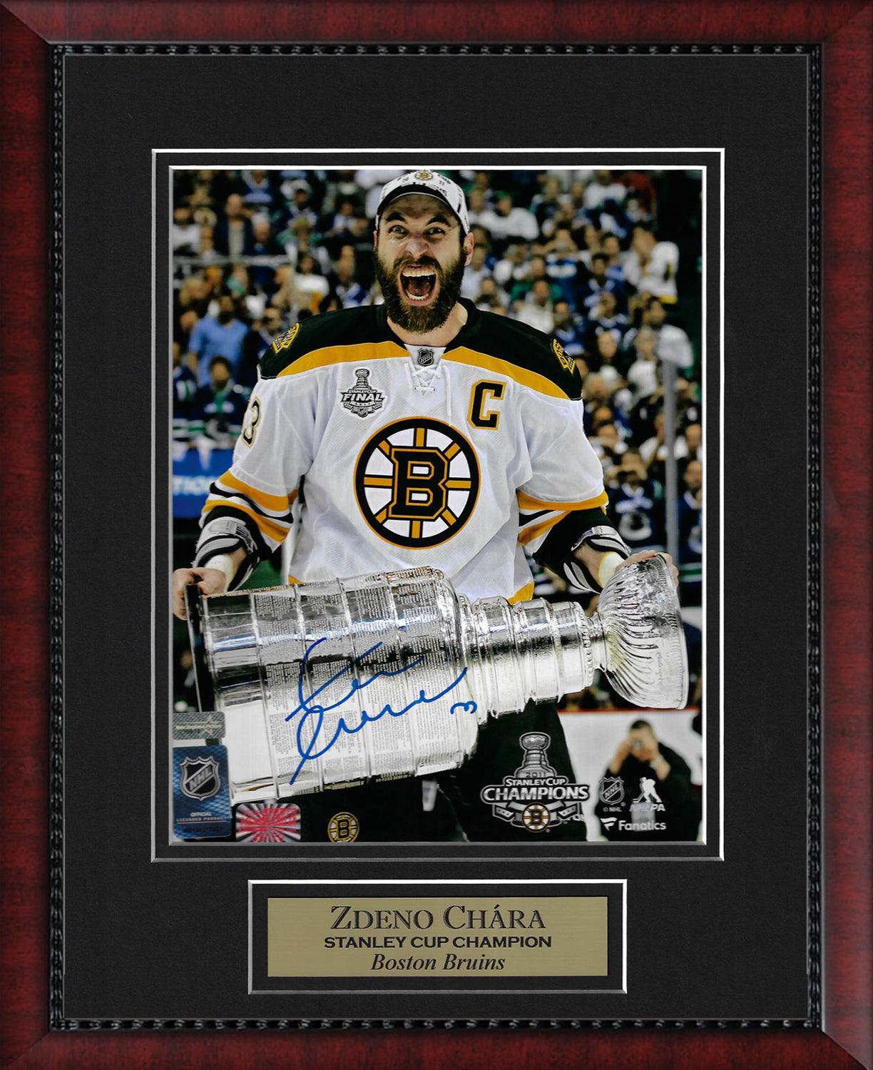 Zdeno Chara Autograph Photo Scream With Stanley Cup 11x14