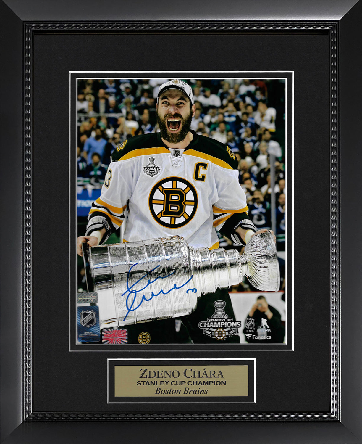 Zdeno Chara Autograph Photo Scream With Stanley Cup 11x14