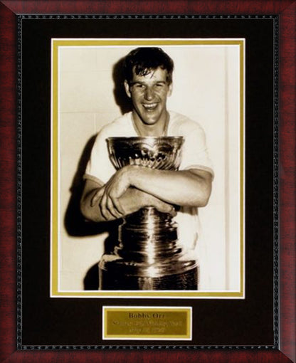 Bobby Orr Photo Stanley Cup 1970 Hugs Trophy 11x14