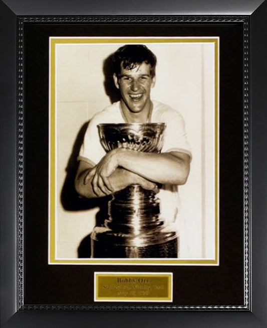 Bobby Orr Photo Stanley Cup 1970 Hugs Trophy 11x14