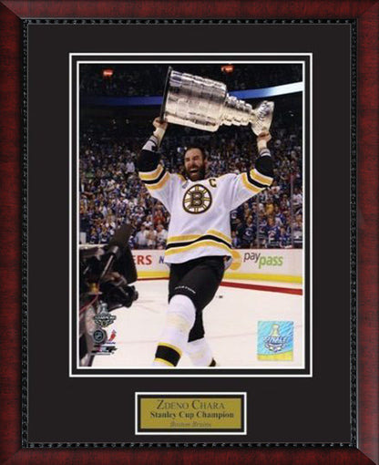 Zdeno Chara Photo Stanley Cup 2011 Holding Cup 11x14