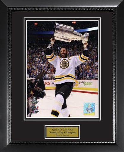 Zdeno Chara Photo Stanley Cup 2011 Holding Cup 11x14
