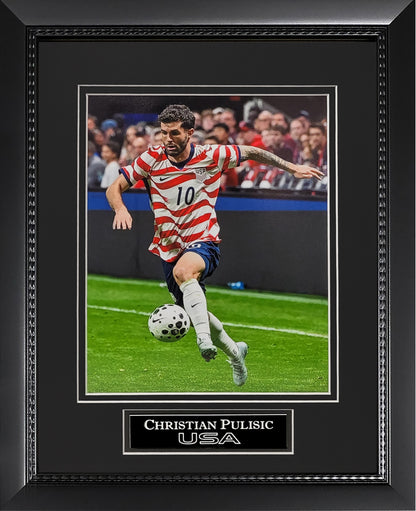 Christian Pulisic Photograph - USA National Team - Framed 13x16
