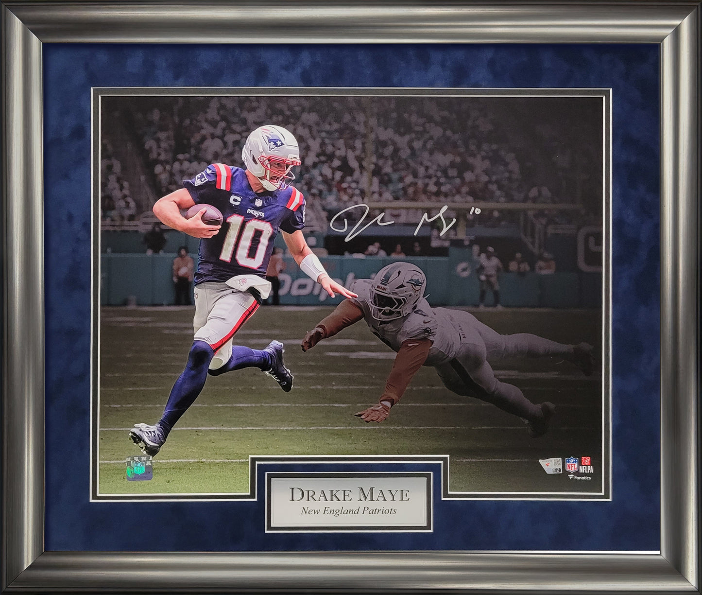 Drake Maye Autograph 16x20 Photo - Out Run Spotlight - New England Patriots - Framed 23x27 - Fanatics Authentication